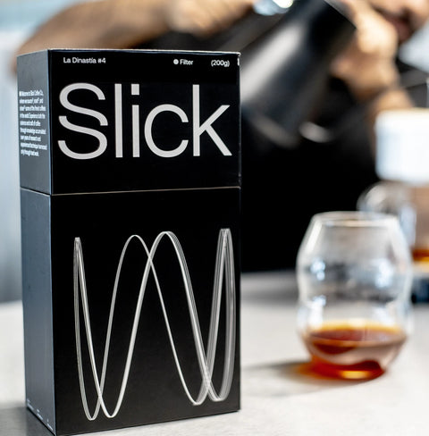 La Dinastía Colombian Gesha coffee pack by Slick Coffee Co. with floral notes of jasmine, bergamot, lemongrass, and cardamom.
