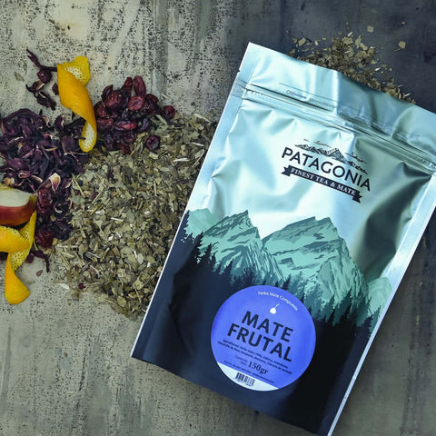 Fruity Yerba Mate Patagonia blend 150g with vibrant fruit aromas and traditional yerba mate on a rustic backdrop.