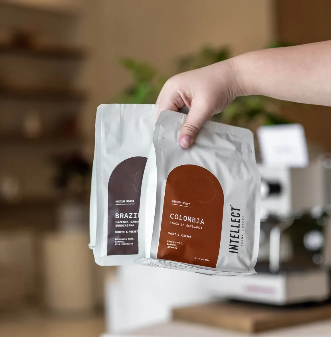 Colombia Finca La Esperanza specialty coffee by Intellect, washed single origin Colombian Arabica grown at 1,800m, featuring notes of green apple, caramel & cinnamon.