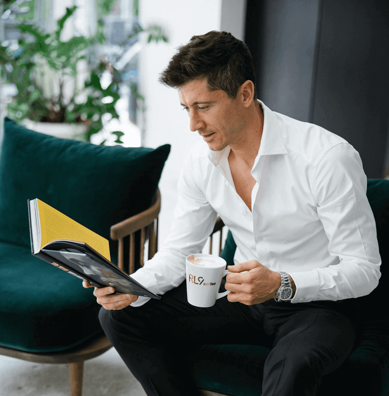 RL9 Coffee Espresso by Robert Lewandowski is a bold dark-roast blend of 100% Arabica beans, delivering thick crema and flavors of dark chocolate, cacao, walnuts, and tobacco.
