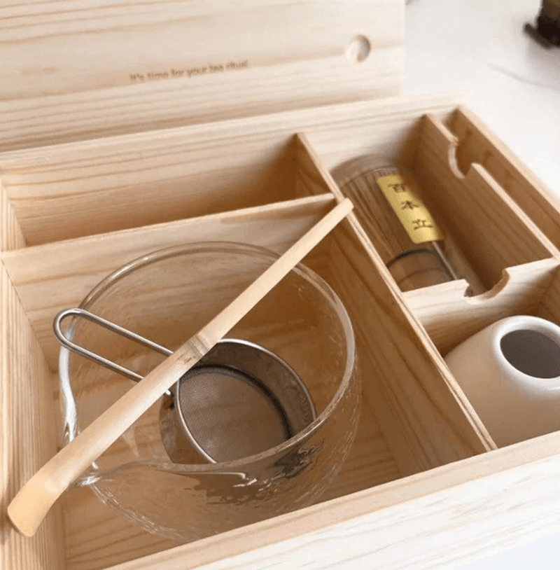 The complete Ceremony Matcha Kit, perfect for matcha starters and matcha addicts alike. It includes our signature matcha alongside traditional Japanese matcha preparation accessories
