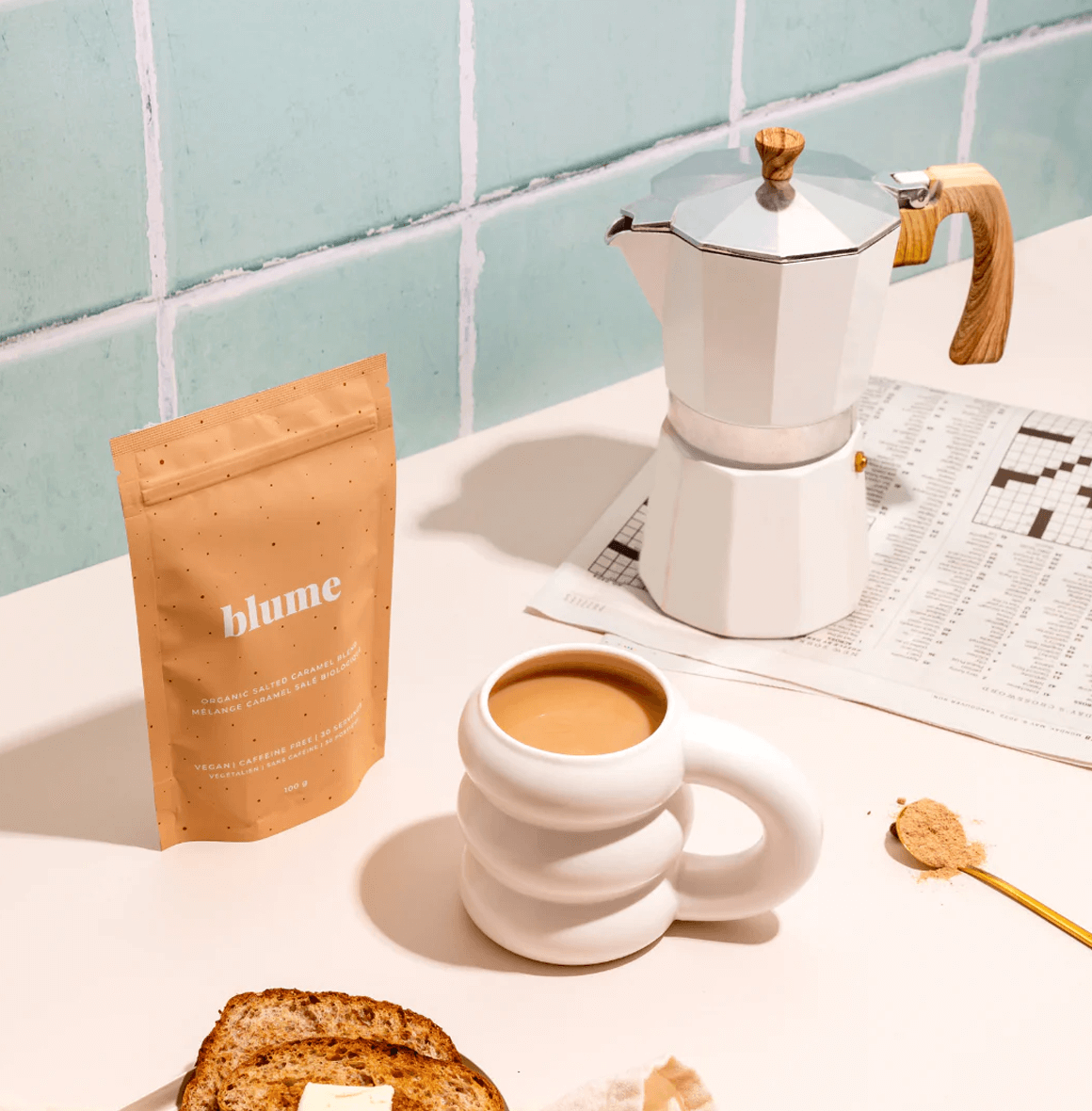 The perfect creamy balance of salty and sweet, and naturally sweetened Salted Caramel Blend superfood latte that tastes just like a dessert.