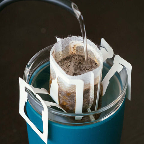 Brewing coffee with Purple Drip Kit Box filter, highlighting sweet, floral, and fruity notes.