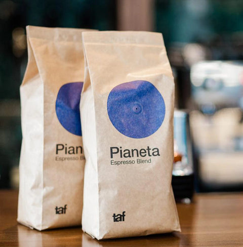 Pianeta coffee by TAF – Sustainable blend with herbaceous notes, cocoa, brown sugar, and chocolatey finish.