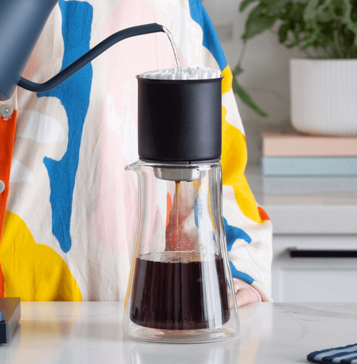 FELLOW Stagg [XF] Pour-Over Set with flat-bottom dripper, no-clog design, double-wall glass carafe, and ratio aid for precise, consistent brewing.